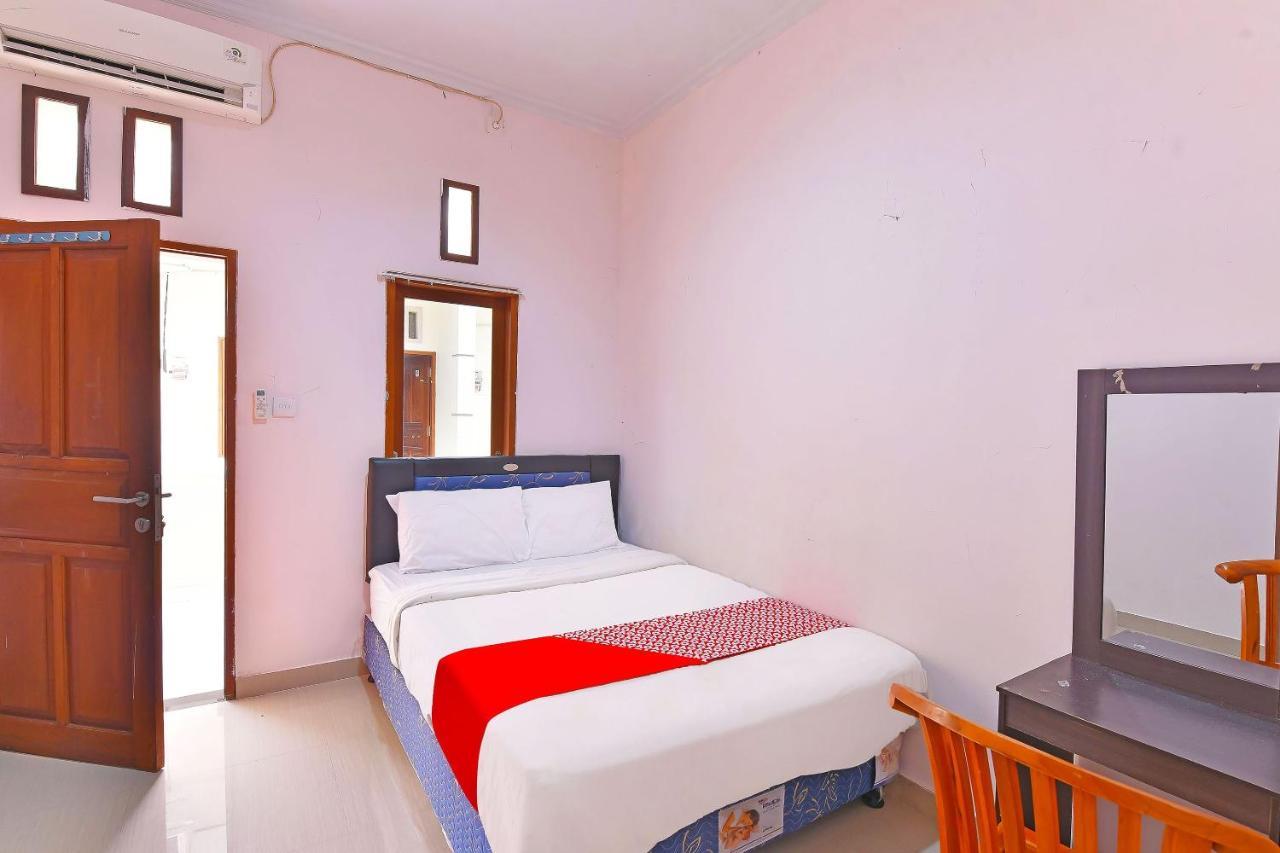 Oyo 91445 Sandat Guest House Denpasar Eksteriør billede