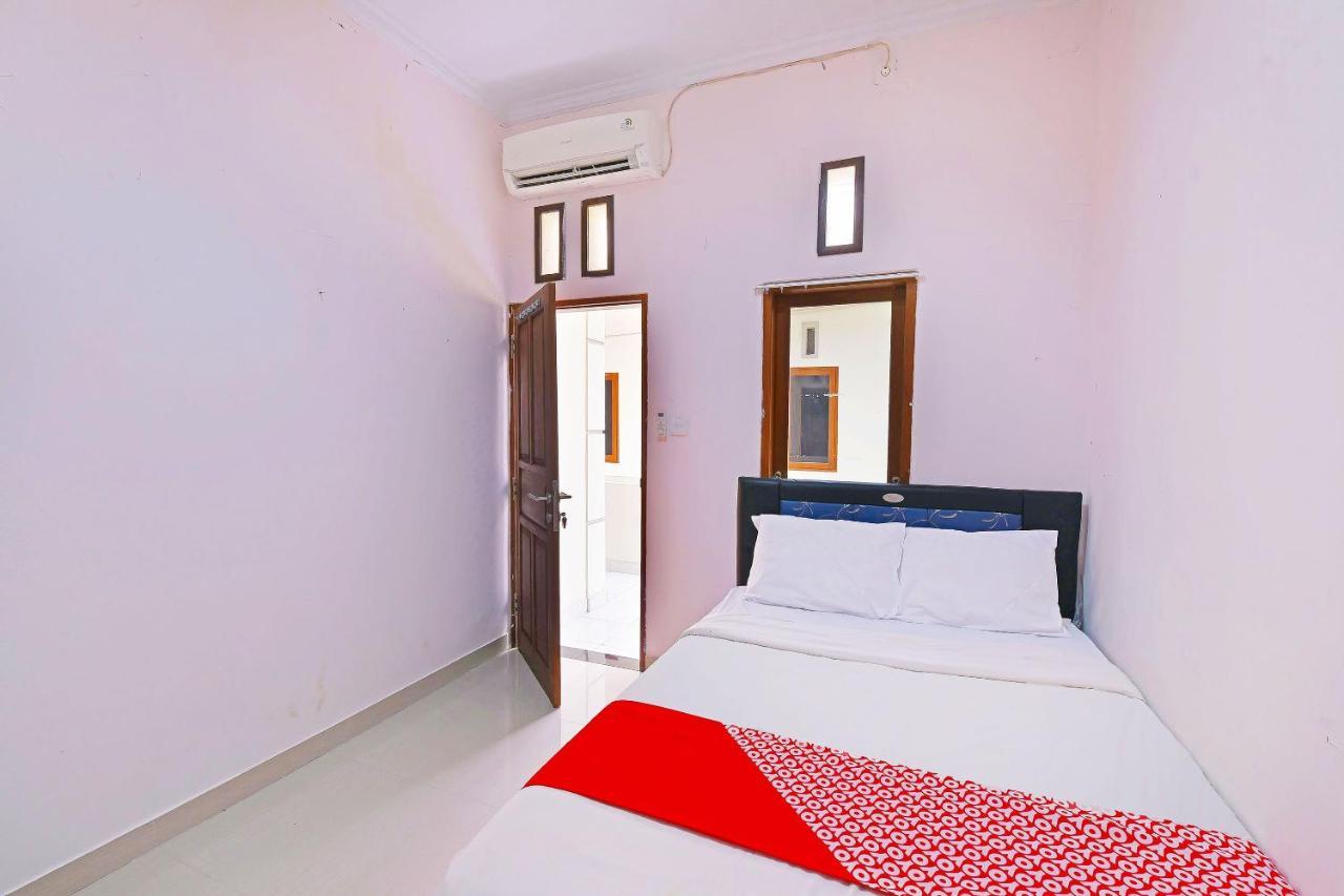 Oyo 91445 Sandat Guest House Denpasar Eksteriør billede