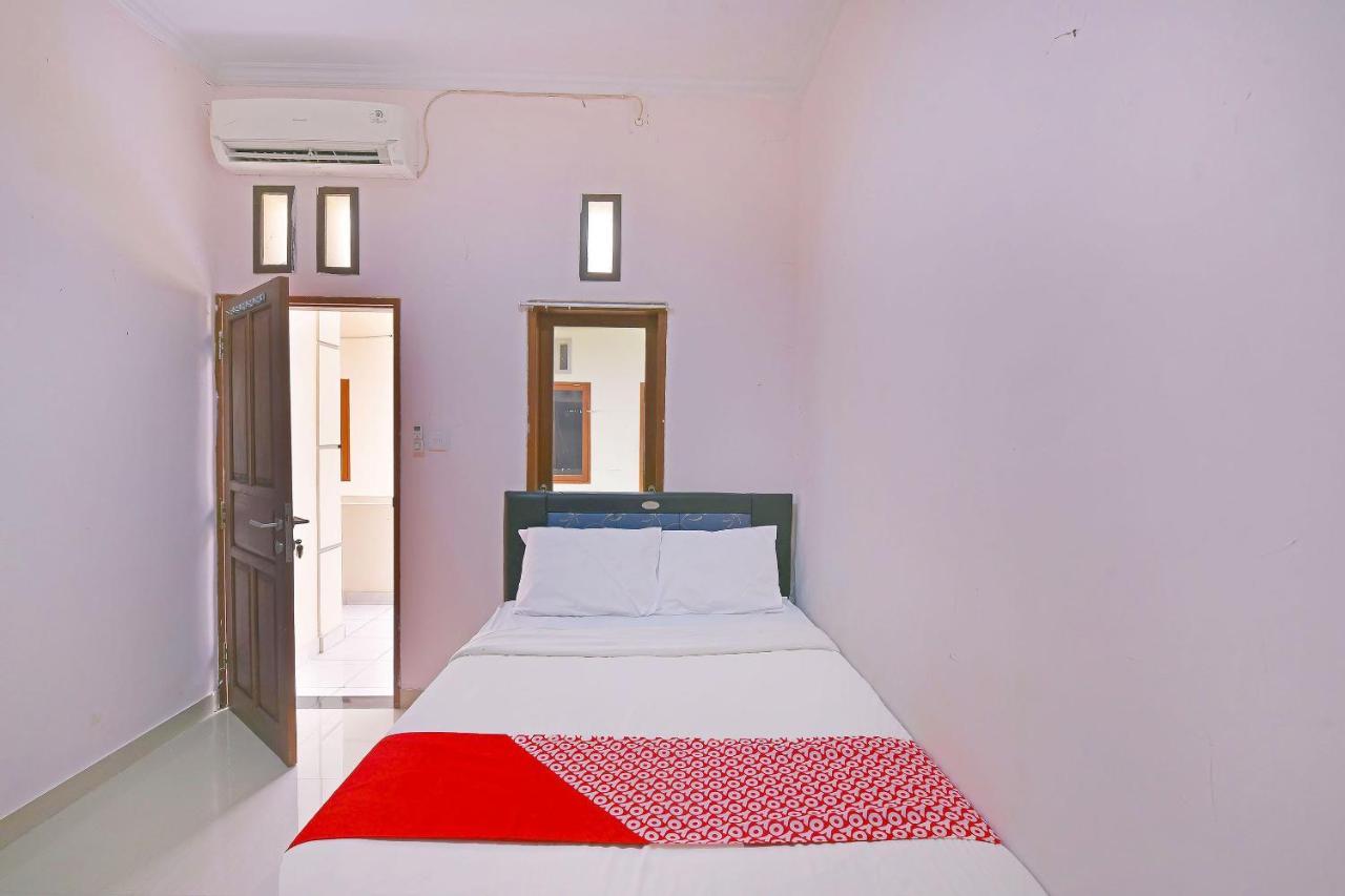 Oyo 91445 Sandat Guest House Denpasar Eksteriør billede